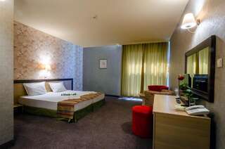 Отель Alliance Hotel Пловдив Двухместный номер эконом-класса с 1 кроватью или 2 отдельными кроватями — Бесплатная парковка-3