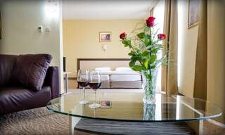 Отель Alliance Hotel Пловдив Апартаменты с джакузи-1